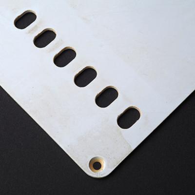 Montreux USA Tremolo backplate WHITE 1PLY 1.6mm relic No.9640 バックプレート 下部アップ画像