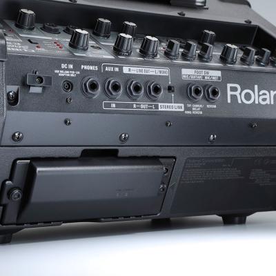 ROLAND BTY-NIMH/A Rechargeable Amp Power Pack Rolandアンプ専用 充電式バッテリーパック 使用例画像1