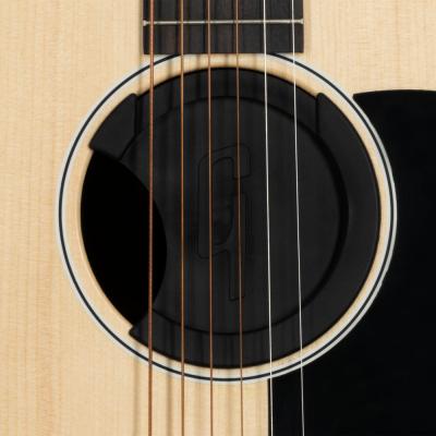 Gibson GA-FDBKSPR2 Generation Acoustic Soundhole Cover， with Pickup Control Access サウンドホールカバー 取り付けイメージ画像