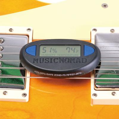 MUSIC NOMAD ミュージックノマド MN312-HONE -Guitar Hygrometer-Humidity & Temperature Monitor- 湿度計 エレキギター取り付けイメージ