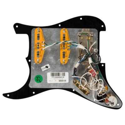 Fender フェンダー Pre-Wired Strat Pickguard Shawbucker Black ストラトキャスター用 ピックガード ピックアップ ギターパーツ 本体裏画像