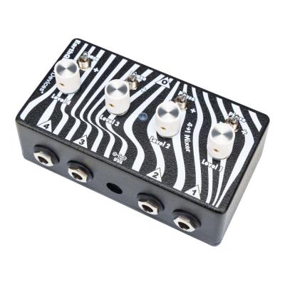 EarthQuaker Devices アースクエイカーデバイセス EQD Four to One Mixer ユーティリティシリーズ 4 to 1 ミキサー 右斜めアングル画像