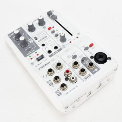 【中古】 ミキサー ヤマハ YAMAHA AG03 mk2 W ライブストリーミングミキサー ホワイト 本体画像 斜め