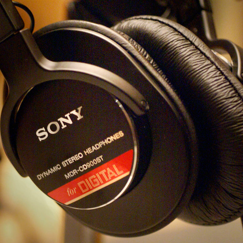 SONY MDR-CD900ST スタジオモニター用 ヘッドホン(ソニ−製 定番 プロ仕様のヘッドフォン) | chuya-online.com 全国どこでも送料無料の楽器店