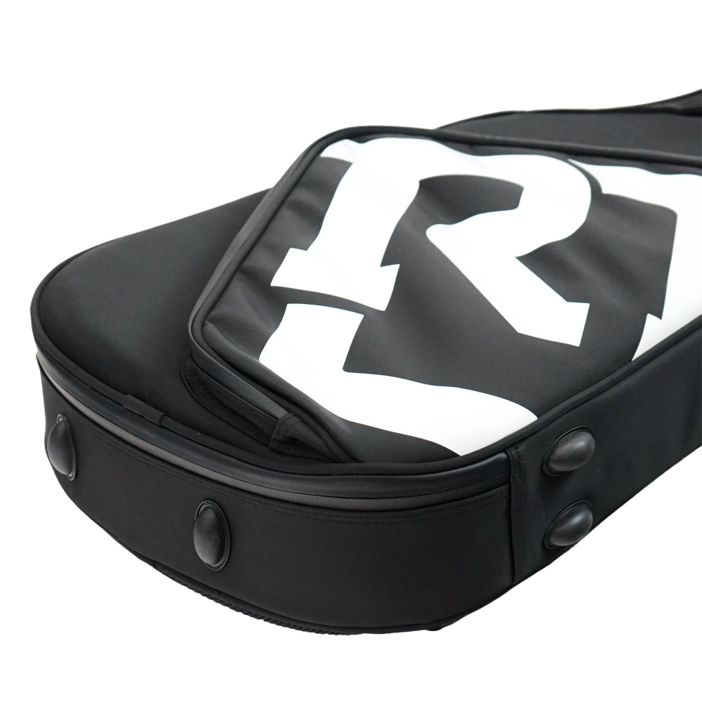 REAL MISSION(リアルミッション) Venus Pro E Black 防水 エレキギターケース・ギグケース の底面には衝撃を吸収するラバーパッドを装備