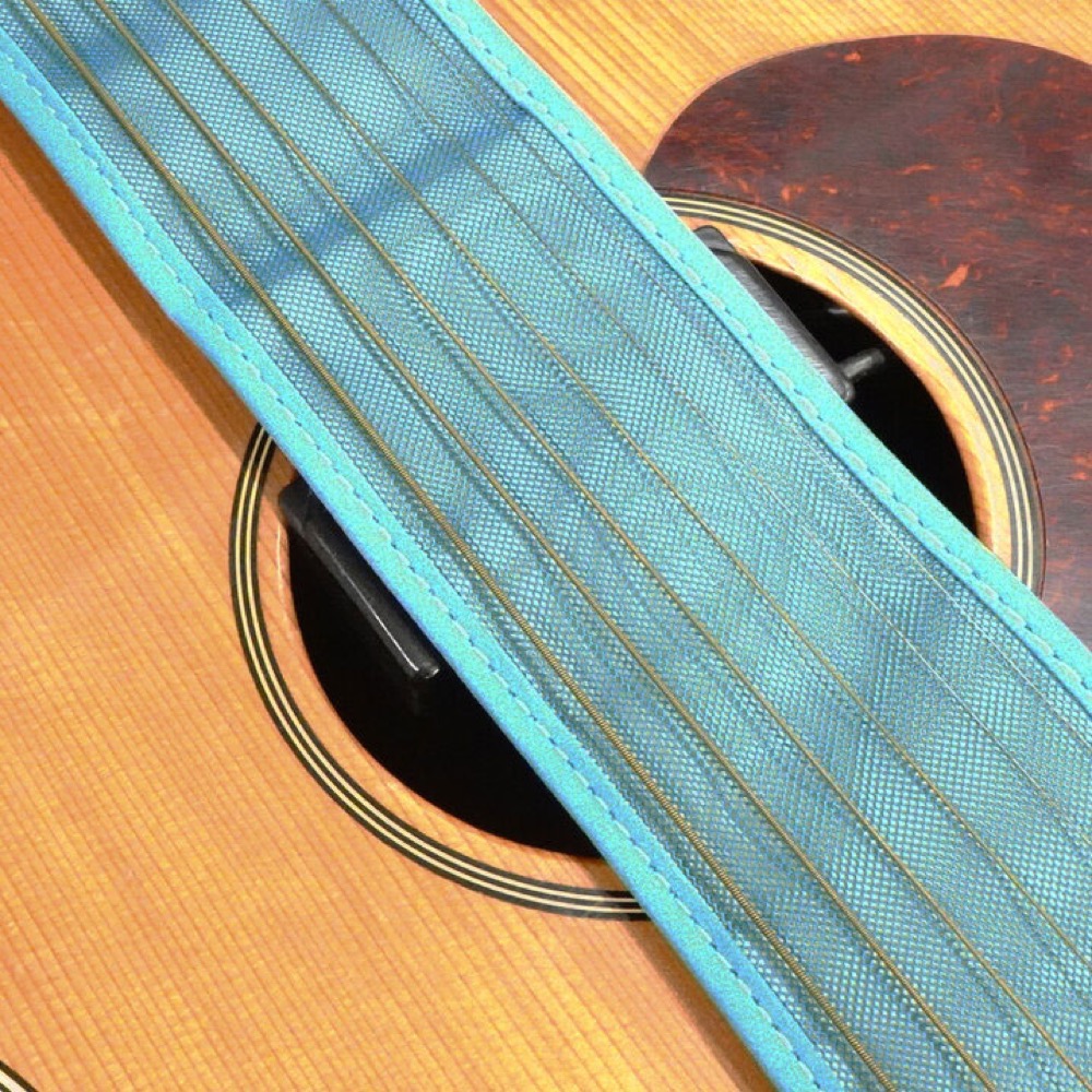 Kavaborg Fret & string anti-rust strap Acoustic 63cm Blue アコースティックギター用 フレットガード カヴァボーグ 使用例