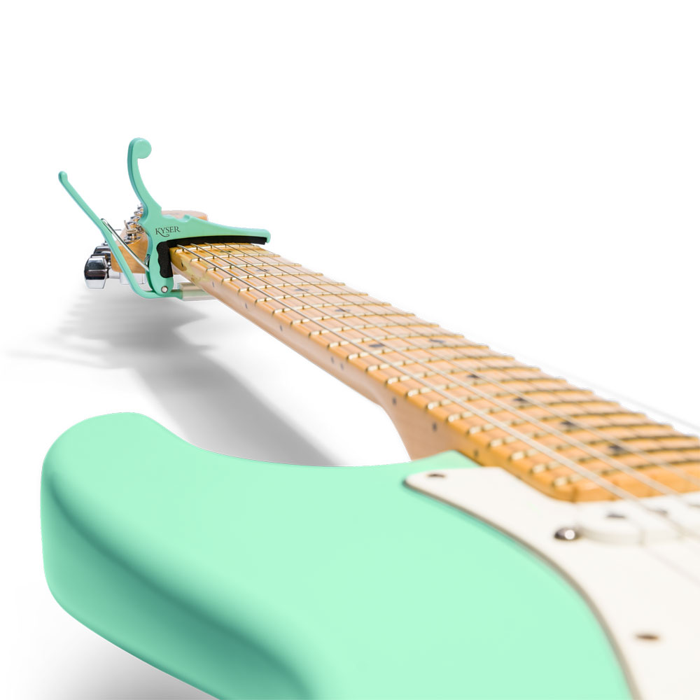 Kyser KGEFSGA Fender Classic Color Quick-Change Electric Capo Surf Green ギター用カポタスト 使用例