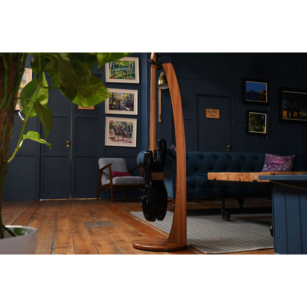 Ruach Music RM-GS2-S Wooden Bass Guitar Stand Mahogany ベーススタンド インテリアイメージ画像