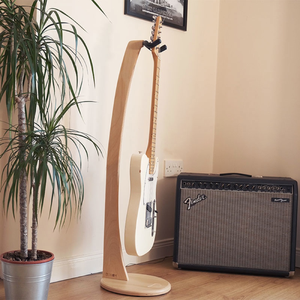 Ruach Music RM-GS1-B Wooden Acoustic/Electric Guitar Stand Birch ギタースタンド 使用例