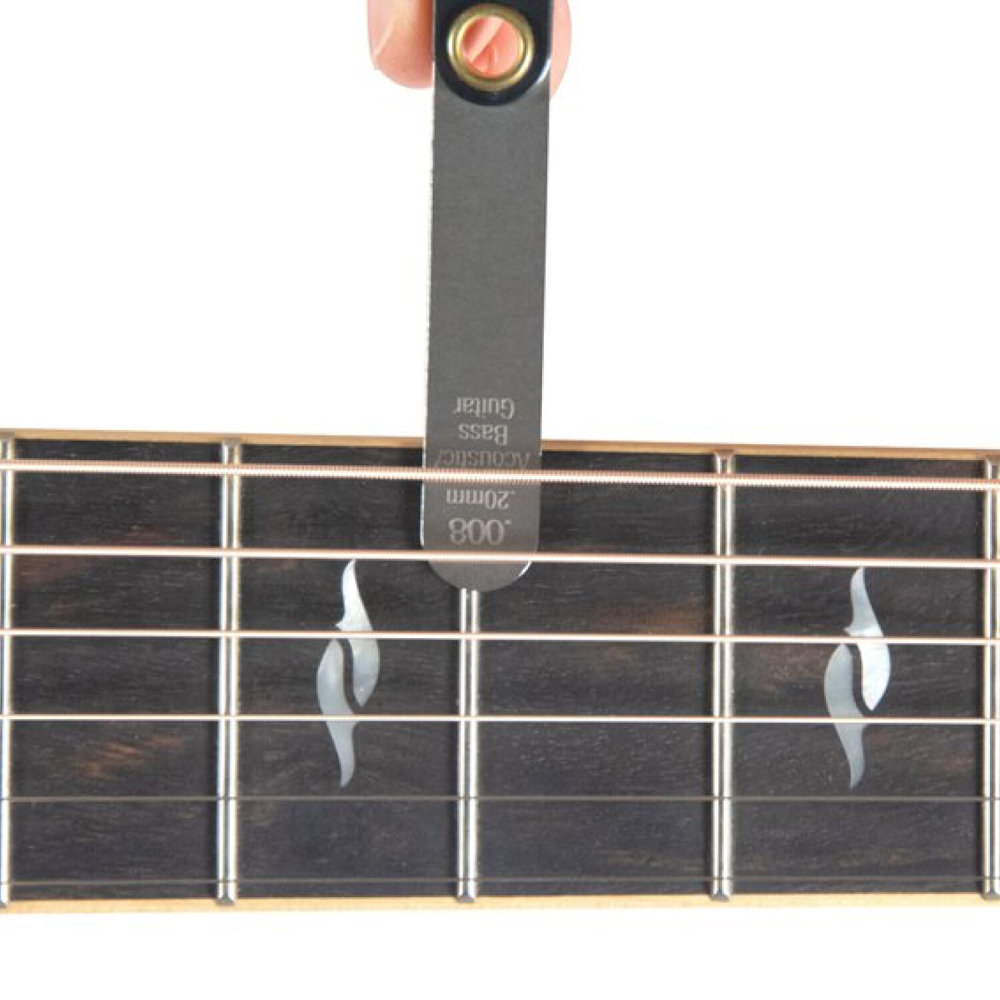 MUSIC NOMAD MN612 Truss Rod Neck Relief Measure and Adjust Kit for MARTIN Guitars ネック調整ツールセット ゲージ使用例画像
