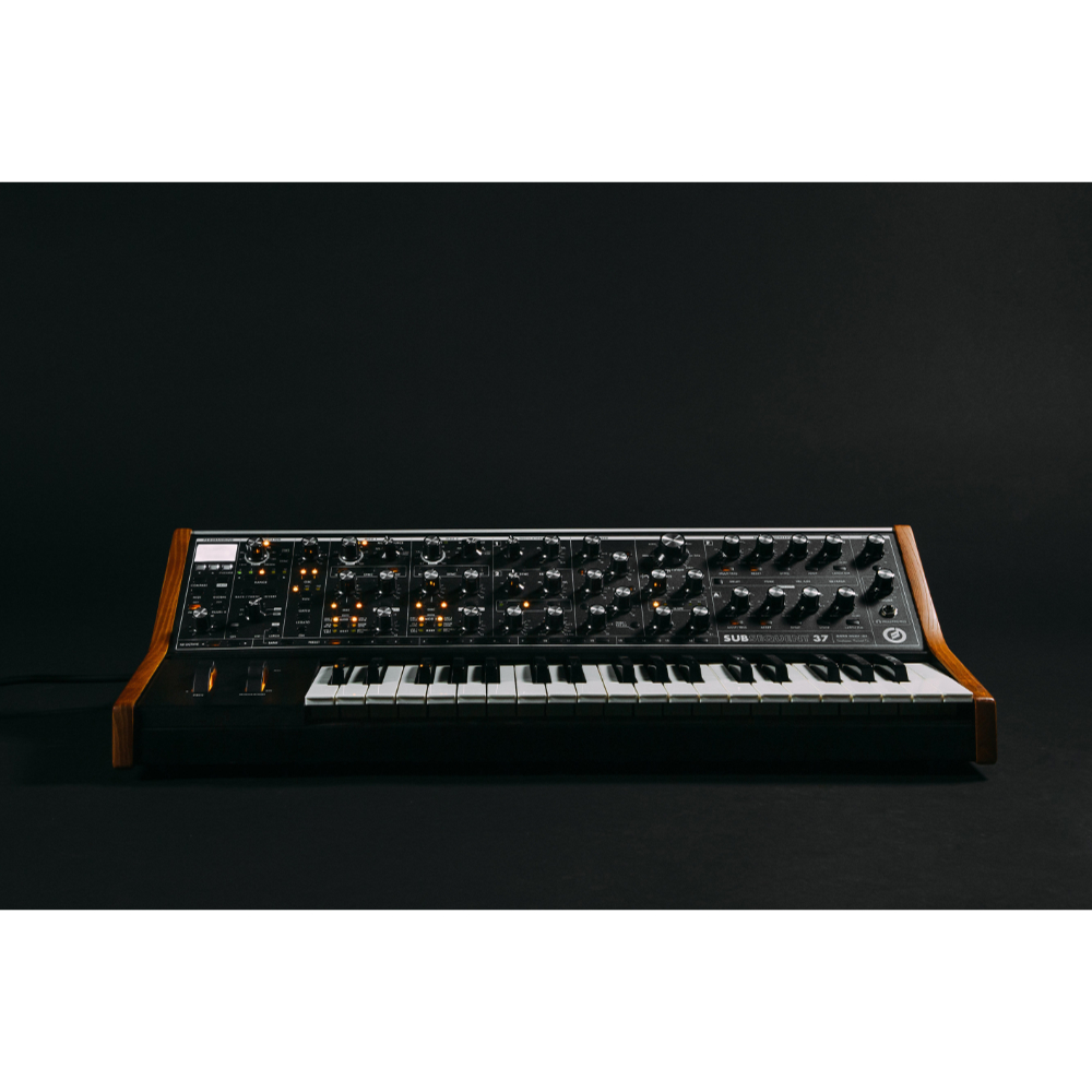 moog Subsequent 37 アナログシンセサイザー 正面画像