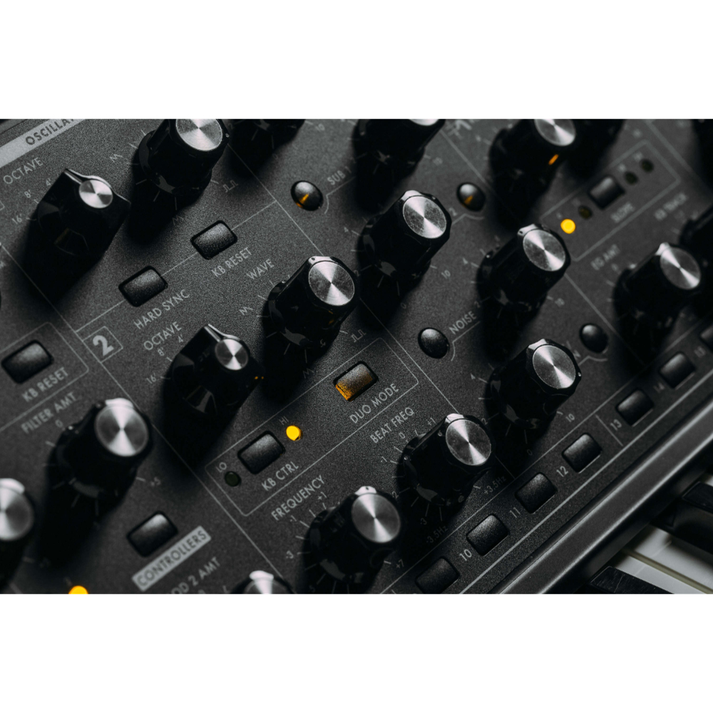 moog Subsequent 37 アナログシンセサイザー コントロール部画像