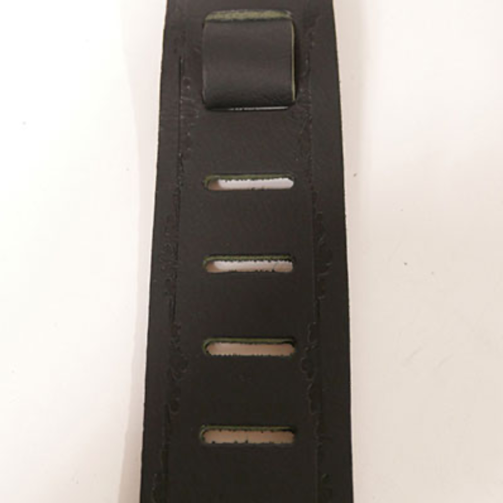 Perri’s ペリーズ P25FE-6902 2.5インチ Black Belt Leather TRIBAL CROSS ギターストラップ 調整部