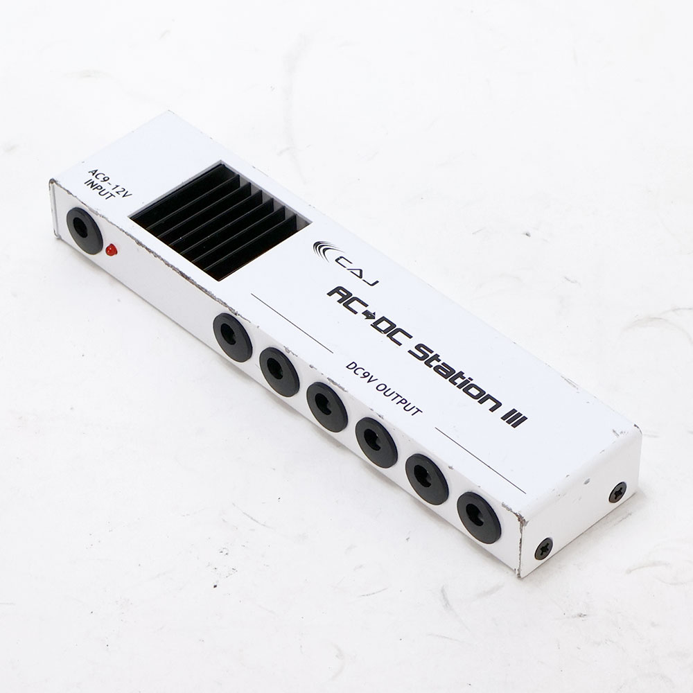 【中古】 パワーサプライ CAJ AC/DC Station III 全体