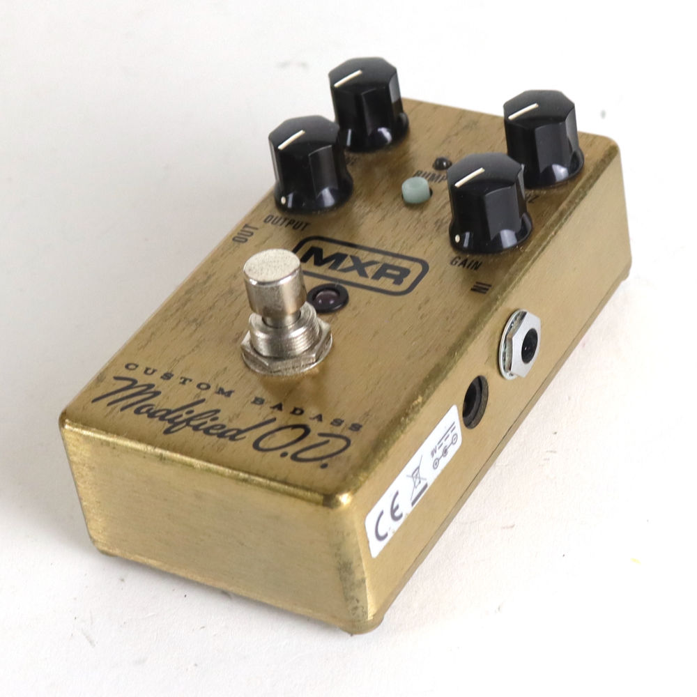 【中古】 オーバードライブ MXR M-77 CUSTOM BADASS MODIFIED O.D M77 カスタムバダスモディファイ 斜めアングル画像