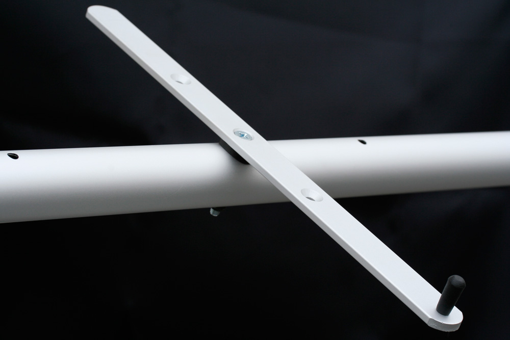 鍵盤部のバーは、ネジ止め式を採用