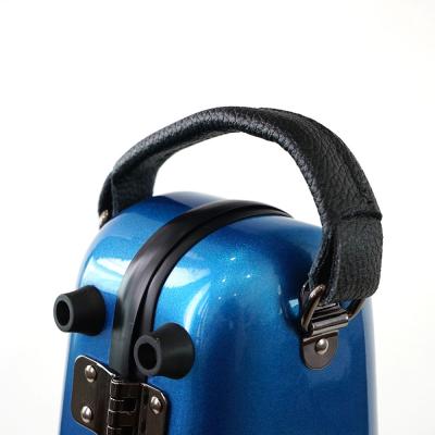 CC Shiny Case CC2-ASSU-LBL アルトサクソフォン用スタンドアップ C.C.シャイニーケース II ライトブルー 持ちて部分画像