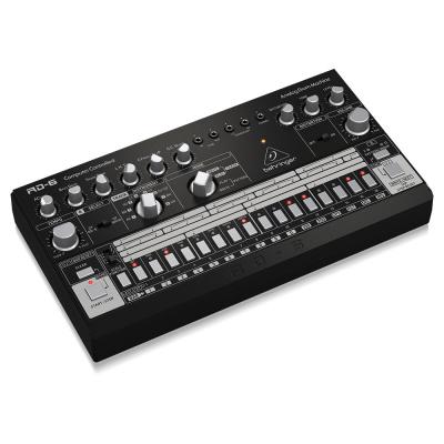 BEHRINGER RD-6-BK Rhythm Designer アナログリズムマシン ドラムマシン リズムデザイナー ベリンガー 斜めからのアングル画像