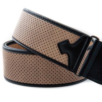 RightOn! STRAPS MONTE-CARLO Beige ギター・ベース用ストラップ ライトンオン 巻いた画像