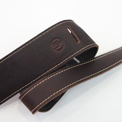 LM Products LS-2304H Chocolate Craftsman Leather ギターストラップ ロゴアップ画像