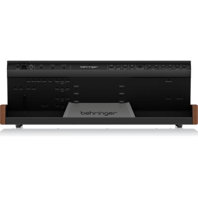 BEHRINGER MonoPoly アナログシンセサイザー 背面の画像