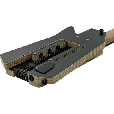 TRAVELER GUITAR Ultra-Light EDGE Black (BLK) トラベルギター ボディに使用しているPionite (パイオナイト) は表面に耐久性の高いラミネートを施したプライウッドで、通常のギターの塗装よりも表面の耐久性がありながら内部は木材ですので、ギターらしい音響特性も保たれています