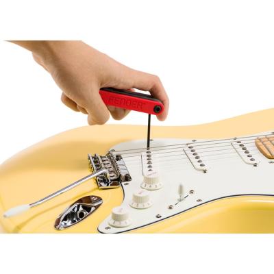 Fender Guitar & Bass Multi-Tool ギター/ベース用マルチツール メンテナンス工具キット 使用イメージ画像