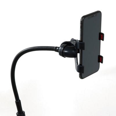 PLATINUM MBS1A Black スマホホルダー付き マイクスタンド スマホを取り付けた画像