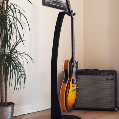 Ruach Music RM-GS1-BK Wooden Acoustic/Electric Guitar Stand Black ギタースタンド 使用例