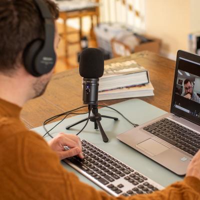 ZOOM ZUM-2PMP ポッドキャスト用 マイク ヘッドフォン パック 使用イメージ画像