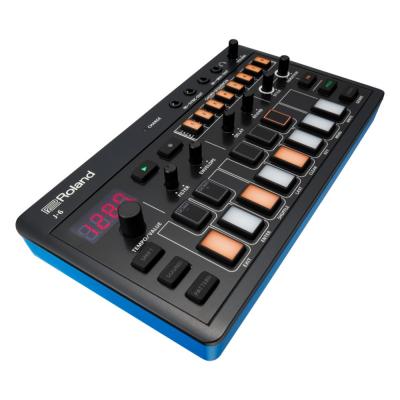 ROLAND J-6 CHORD SYNTHESIZER AIRA COMPACT コードシンセサイザー シーケンサー 斜めアングル画像