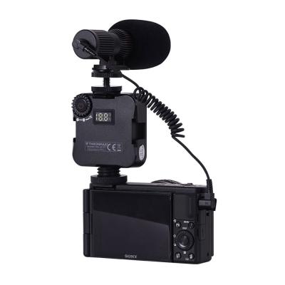 Thronmax C1 Stream Mic Shotgun Mic デジタル一眼レフ スマートフォン用 コンデンサーマイク ビデオライトキット付き 一眼レフカメラに取り付けた画像