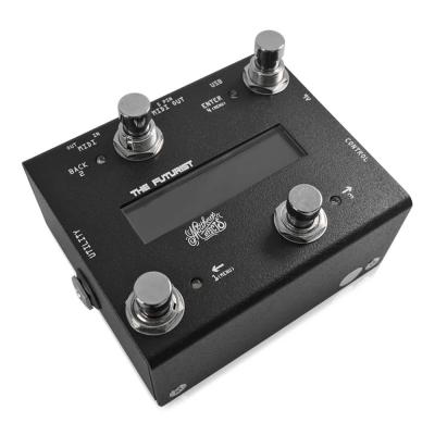 Matthews Effects FUTURIST MIDIコントローラー 全体像