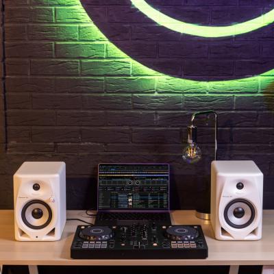 Pioneer DJ DDJ-FLX4 DJコントローラー rekordbox / Serato DJ Lite対応 PC / スマホ両対応を実現したコントローラー【DDJ-400 後継機種】 PC、スピーカー接続画像