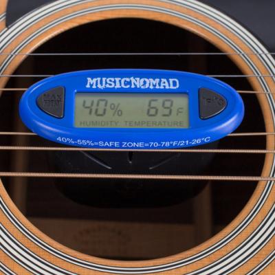 MUSIC NOMAD MN305 デジタル温湿度計 アコギ取り付け画像