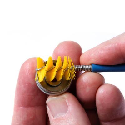 MUSIC NOMAD MN761 Premium Trumpet Snake Brush, Vinyl Free 管内洗浄用ブラシ 使用イメージ画像