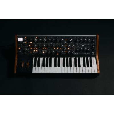 moog Subsequent 37 アナログシンセサイザー 正面画像