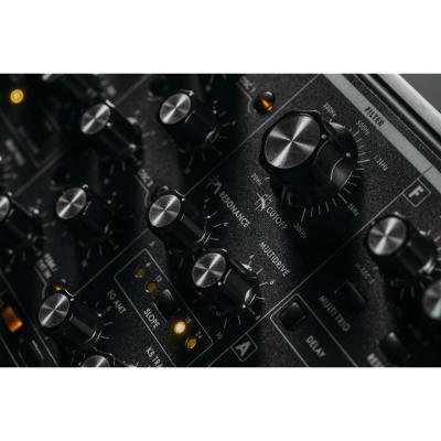 moog Subsequent 37 アナログシンセサイザー コントロール部画像