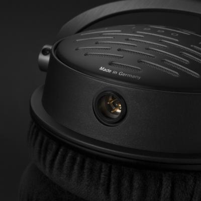 beyerdynamic ベイヤーダイナミック DT 1990 PRO 250Ω オープン型スタジオヘッドホン プラグ付近画像