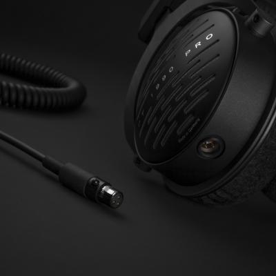 beyerdynamic ベイヤーダイナミック DT 1990 PRO 250Ω オープン型スタジオヘッドホン プラグ付近画像2