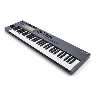 novation ノベーション FLkey 61 USB MIDIキーボード 61鍵盤 標準鍵盤 右斜めアングル画像