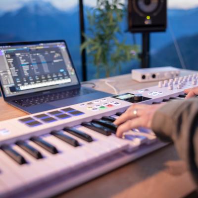 ARTURIA アートリア KeyLab Essential 61 mk3 BK 61鍵 MIDIキーボード Analog Lab Vなど豊富なバンドルソフトつき キーラボエッセンシャル イメージ画像2