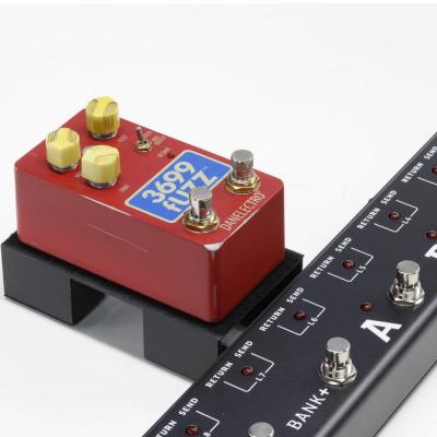 KIKUTANI キクタニ ペダあげ君 PR-30A アルミ製ペダルライザー 手前にスイッチャーを置いた状態