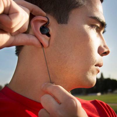 MEE audio ミーオーディオ EP-M6USB-BK M6-USB Black USB-C対応 有線イヤホン 耳掛け式スポーツイヤホン 使用イメージ