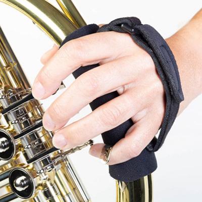 フレンチホルングリップ ネオテック Neotech French Horn Grip 5101382 フレンチホルン奏者の手の疲れや痛みを軽減 使用例画像2