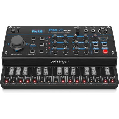 ベリンガー サンプラー シンセサイザー BEHRINGER PRO-VS MINI オシレーター フィルター 16ステップシーケンサー アルペジエーター アングル画像