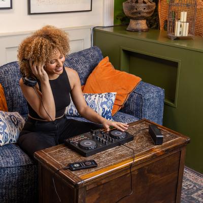 AlphaTheta DDJ-FLX2 DJコントローラー (Pioneer DJ DDJ-200 後継機種) 使用イメージ