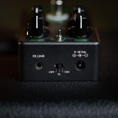 Suhr サー Jack Rabbit Black Edition トレモロ ギターエフェクター 側面画像