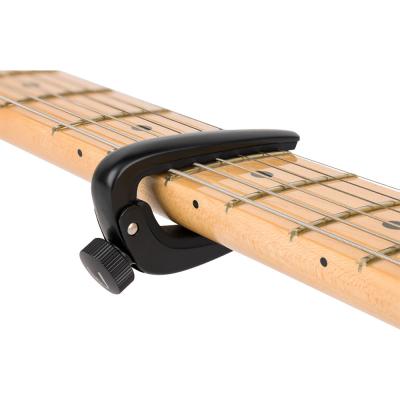 Fender フェンダー Player Acoustic/Electric Capo ギター用カポタスト 取り付けイメージ