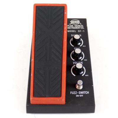 【中古】 Pearl パール CF-1 CRY FUZZ ワウ / ファズ ギターエフェクター 正面